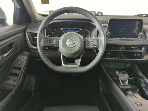 Used 2024 Nissan Rogue SV FWD image 11