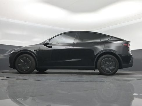 Used 2026 Tesla Model Y 2WD image 15