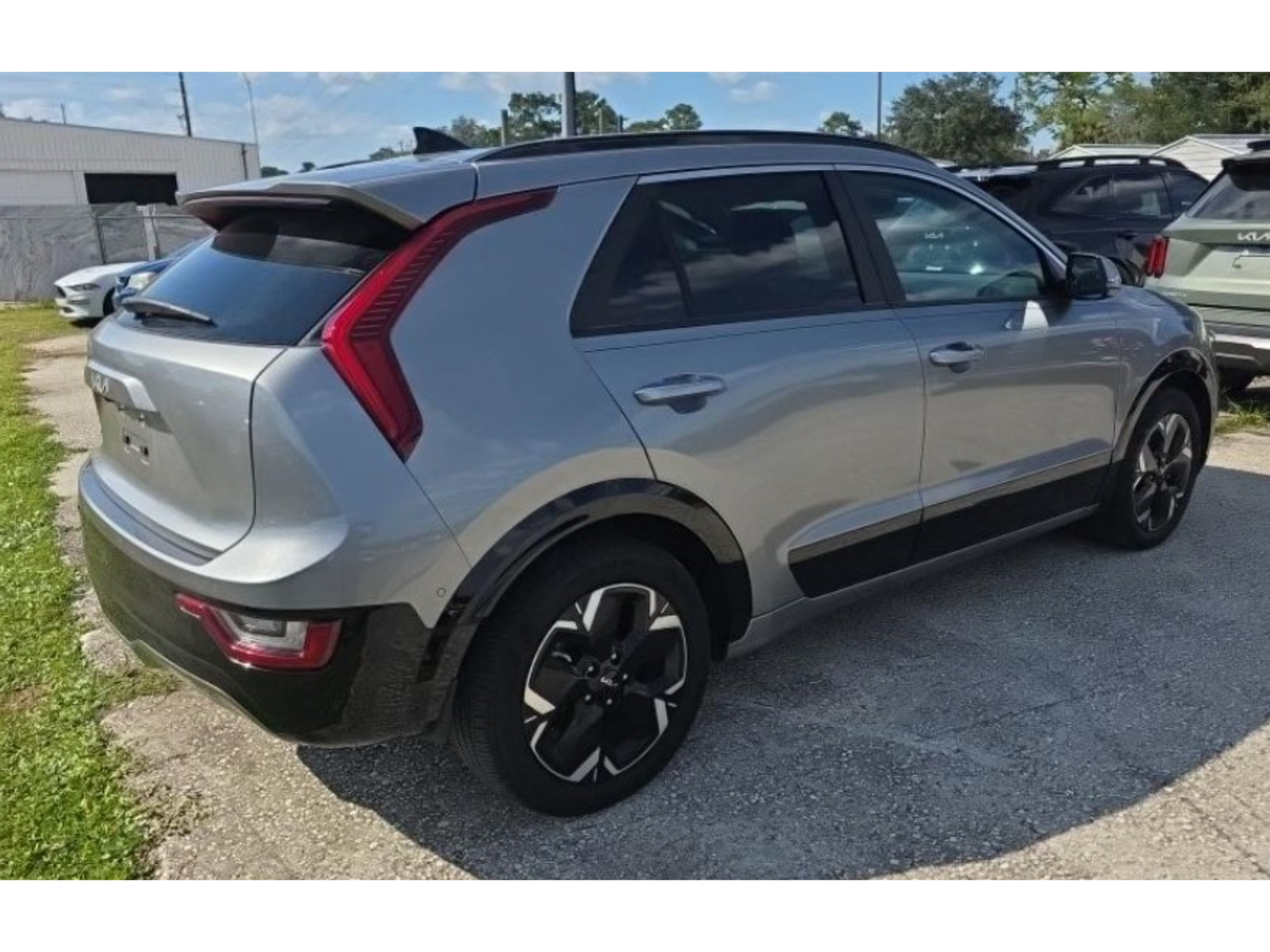 Used 2023 Kia Niro Wave FWD image 4