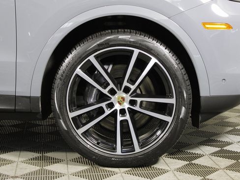 Used 2024 Porsche Cayenne Coupe image 42