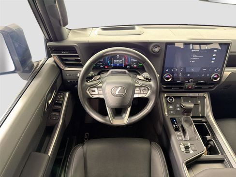 Used 2024 Lexus GX 550 w/ Accessory Package (31) AWD/4WD image 23
