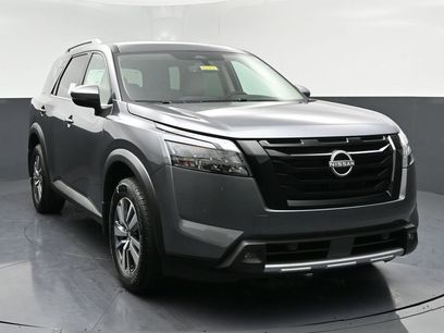 New 2025 Nissan Pathfinder SL