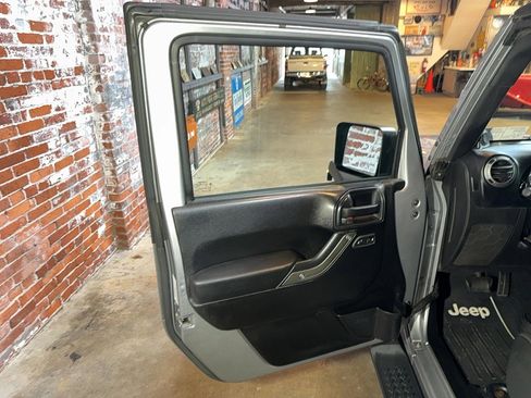 Used 2013 Jeep Wrangler Unlimited Sport AWD/4WD image 9