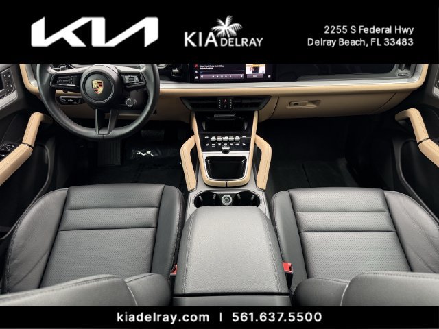 Used 2024 Porsche Cayenne AWD/4WD image 11