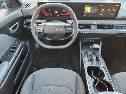 Used 2025 Kia K4 LXS image 27