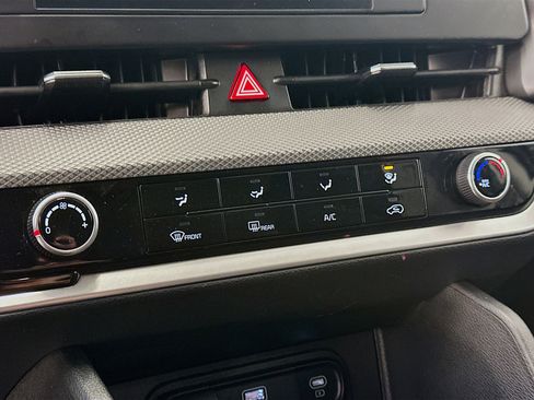 Used 2025 Kia Sportage LX image 23