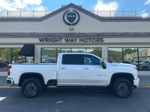 Used 2023 Chevrolet Silverado 2500 High Country w/ Z71 Off-Road Package image 2