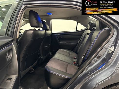 Used 2018 Toyota Corolla SE image 32