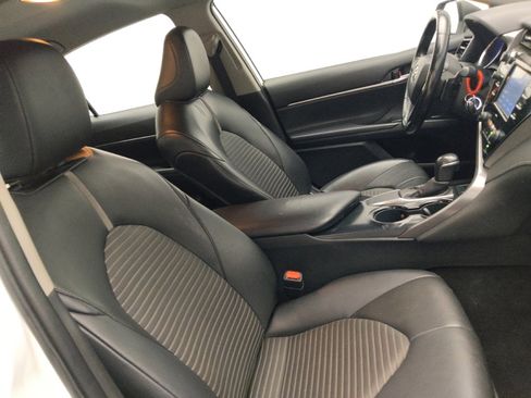 Used 2020 Toyota Camry SE FWD image 21