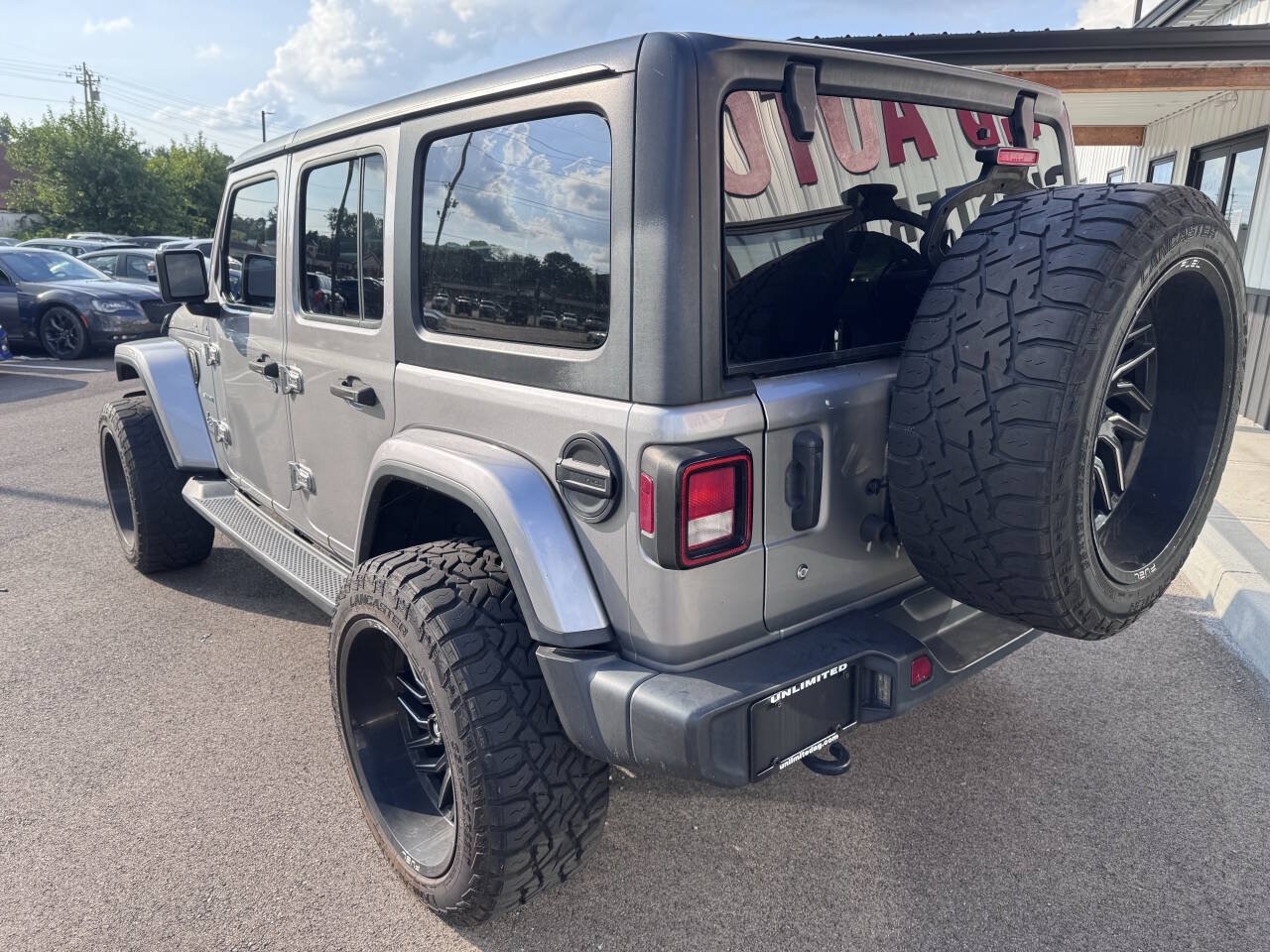 Used 2020 Jeep Wrangler Unlimited Sahara AWD/4WD image 8