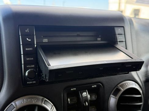 Used 2018 Jeep Wrangler Unlimited Sport S image 35