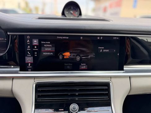 Used 2018 Porsche Panamera image 47