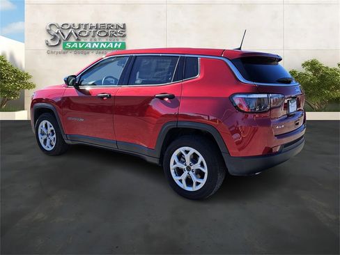Used 2025 Jeep Compass Sport image 3