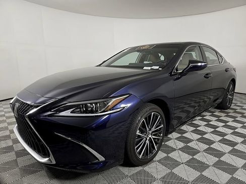 Used 2025 Lexus ES 300h w/ Premium Package FWD image 2