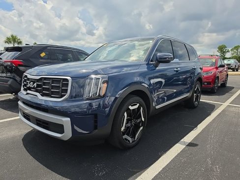 Used 2024 Kia Telluride S w/ S Sunroof Package FWD image 5