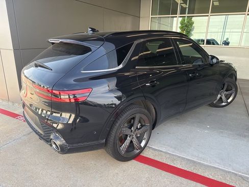 Used 2022 Genesis GV70 3.5T Sport w/ Sport Prestige Package AWD/4WD image 3