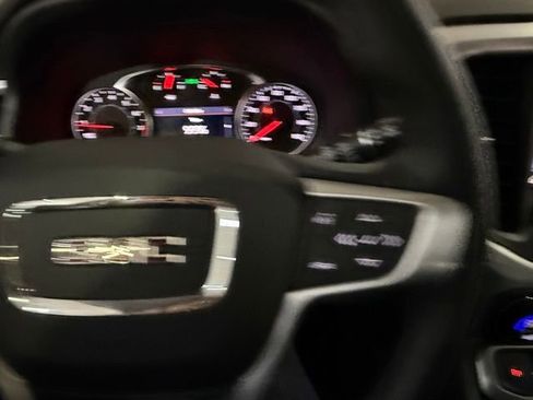 Used 2023 GMC Acadia SLT w/ Elevation Edition image 15