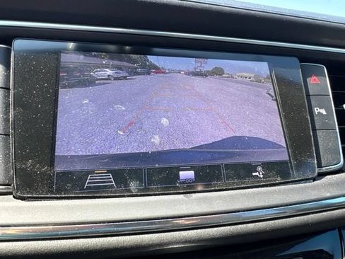 Used 2020 Buick Enclave Essence w/ LPO, Luxury Package FWD image 10