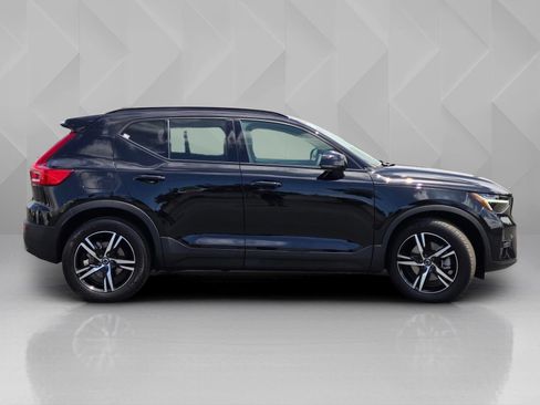 Certified 2023 Volvo XC40 B5 Plus w/ Protection Package Premier AWD/4WD image 11