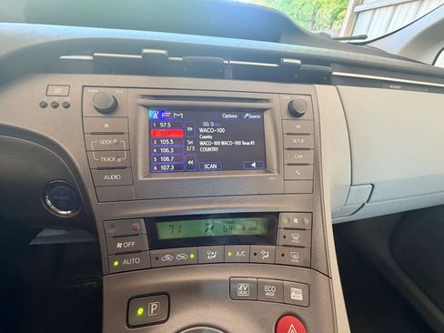 Used 2013 Toyota Prius Two FWD image 9
