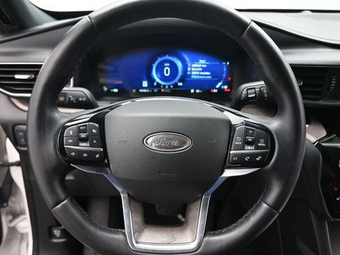 Certified 2022 Ford Explorer Platinum w/ Technology Package image 13