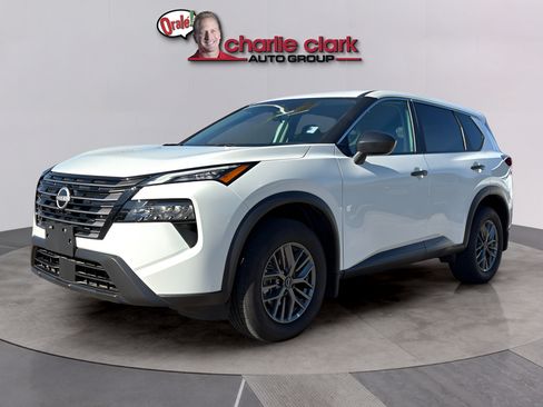 Used 2026 Nissan Rogue S FWD image 3