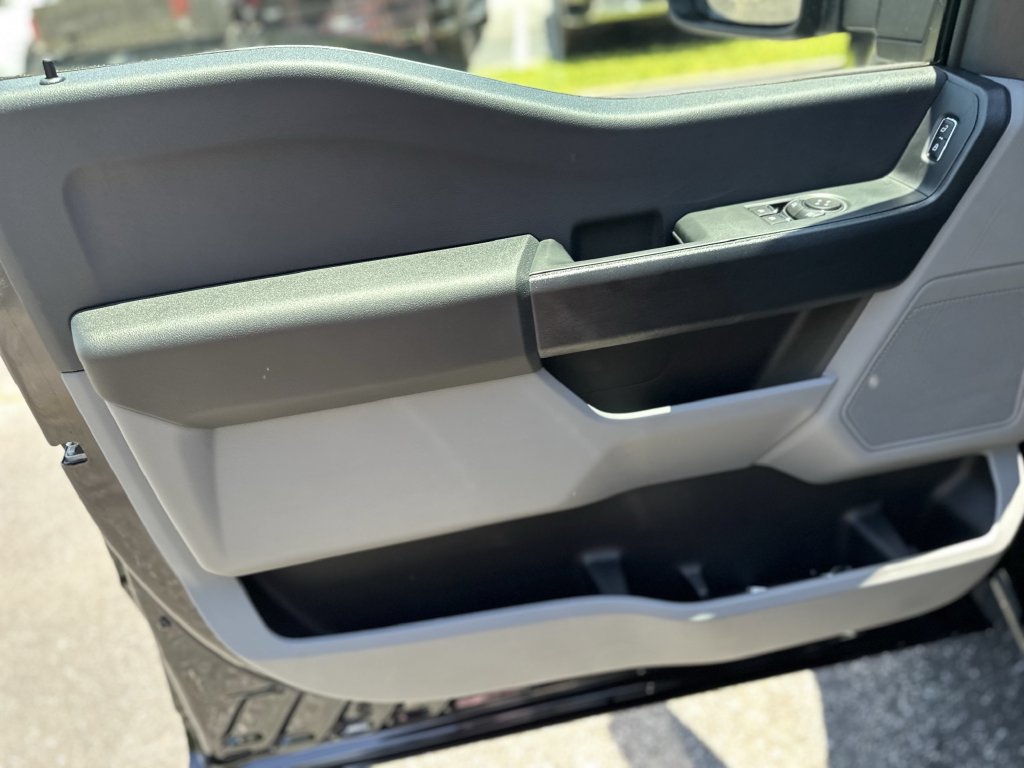 New 2025 Ford F250 XL w/ XL Chrome Package RWD image 19
