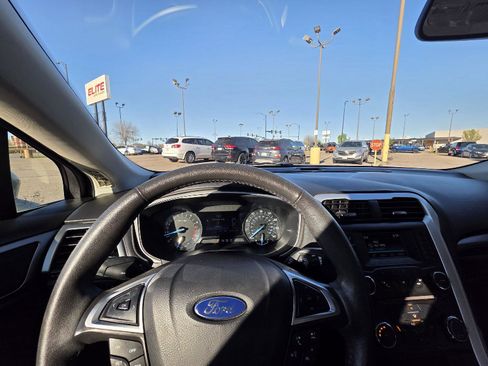 Used 2016 Ford Fusion SE w/ Equipment Group 201A FWD image 24