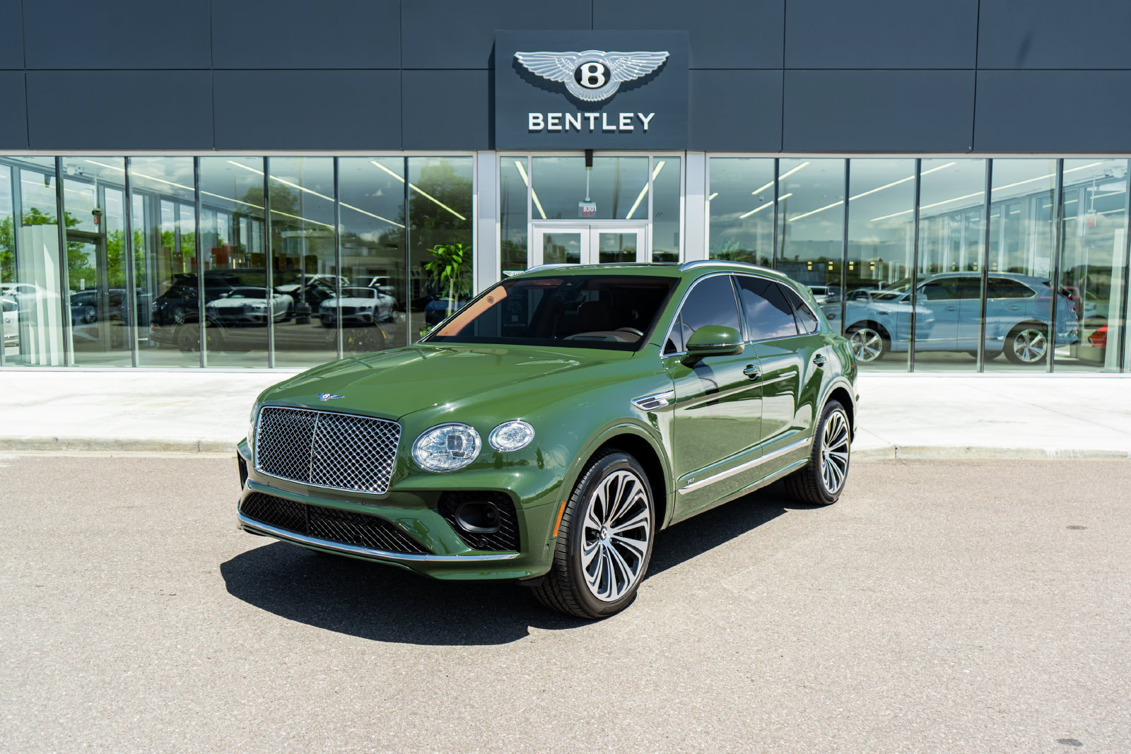 Certified 2022 Bentley Bentayga AWD/4WD image 1