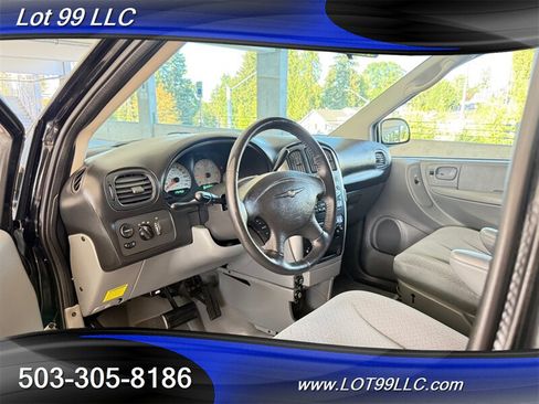 Used 2006 Chrysler Town & Country Touring w/ Trailer Tow Prep Group FWD image 38