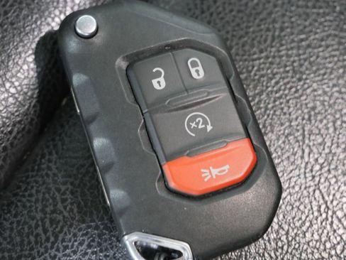 Used 2023 Jeep Wrangler Unlimited Sahara w/ Cold Weather Group AWD/4WD image 31