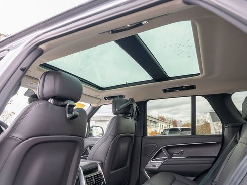 New 2025 Land Rover Range Rover SE image 22