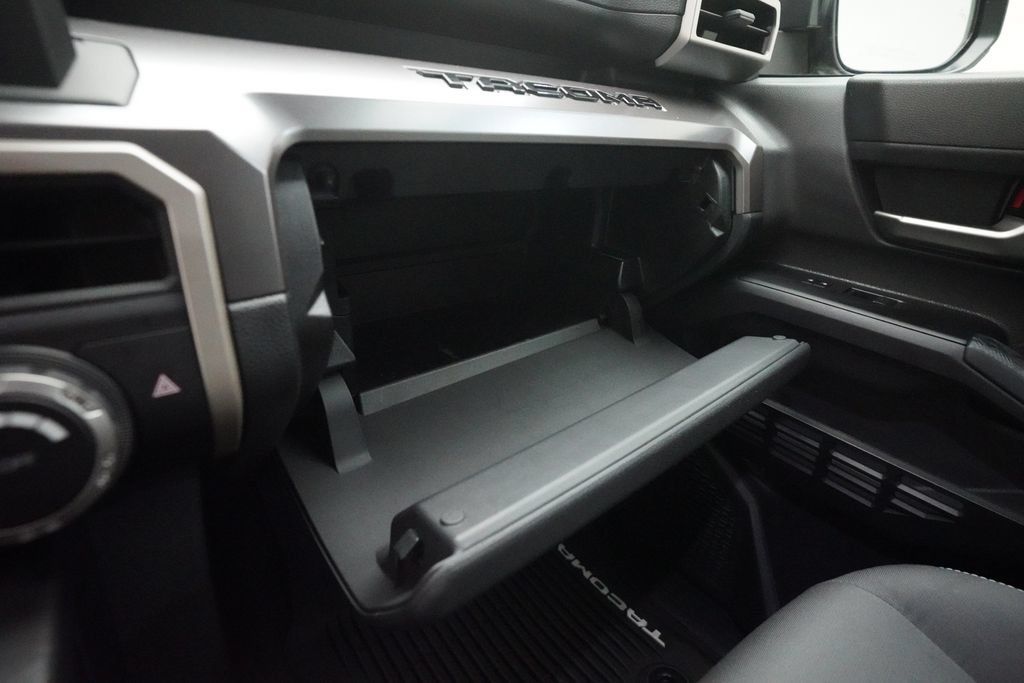 Used 2025 Toyota Tacoma TRD Sport AWD/4WD image 28