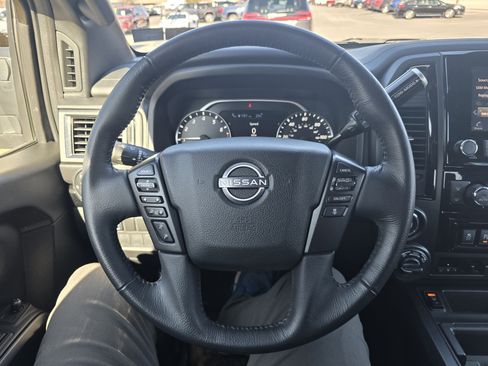 Used 2024 Nissan Titan SV w/ SV Convenience Package image 21