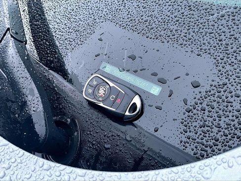 Used 2024 Buick Enclave Premium image 11