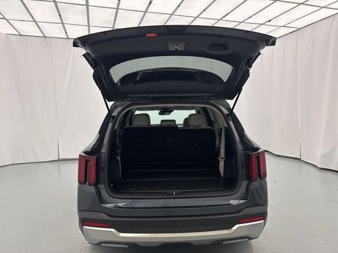 Used 2024 Kia Sorento S w/ Panoramic Sunroof Package FWD image 11