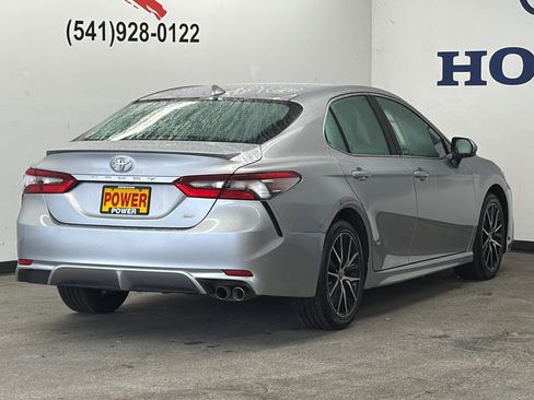 Used 2023 Toyota Camry SE image 3