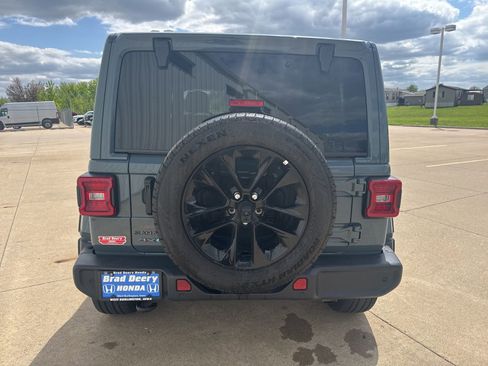 Used 2025 Jeep Wrangler Unlimited Sahara w/ Safety Group AWD/4WD image 8