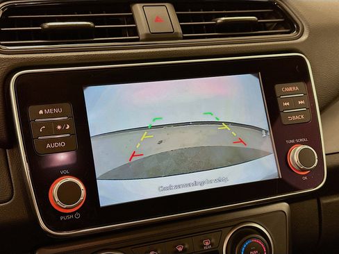 Used 2025 Nissan Leaf S image 22