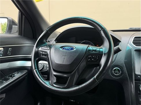 Used 2016 Ford Explorer XLT w/ Equipment Group 202A FWD image 19