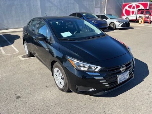 Used 2025 Nissan Versa S w/ Trunk Package FWD image 3