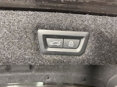 Used 2021 BMW 540i xDrive w/ Premium Package image 29