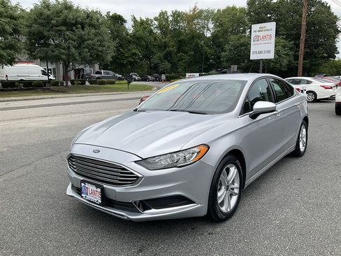 Used 2018 Ford Fusion SE FWD image 1