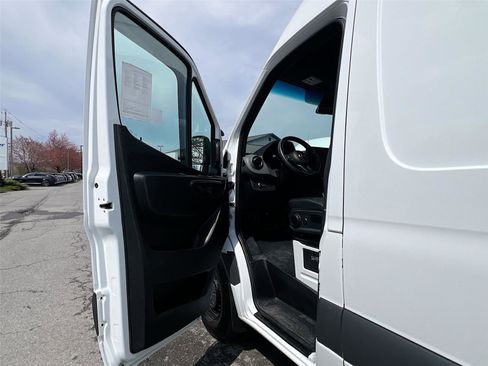 Used 2023 Mercedes-Benz Sprinter 2500 image 15