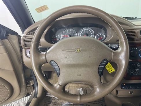 Used 2003 Chrysler Sebring LXi image 8