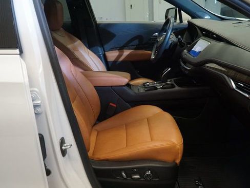 Used 2022 Cadillac XT4 Premium Luxury w/ Enhanced Visibility Package image 16