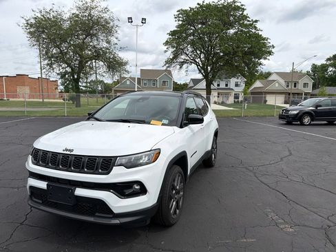 Used 2026 Jeep Compass Limited AWD/4WD image 2