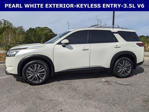 Used 2024 Nissan Pathfinder SL w/ SL Premium Package FWD image 11