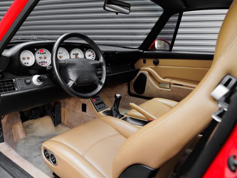 Used 1996 Porsche 911 Carrera 4S AWD/4WD image 4