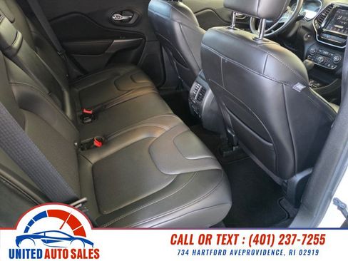 Used 2019 Jeep Cherokee Limited AWD/4WD image 12